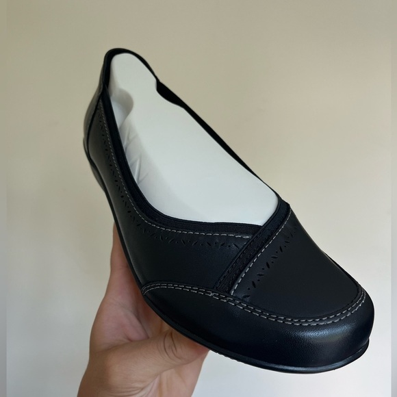 NIB earth origins black leather Betz wide comfort flats - Picture 3 of 8